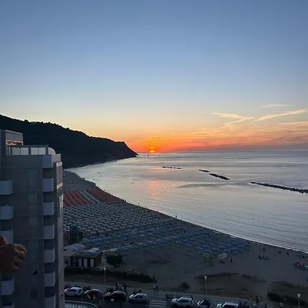 Apartment Tramonto In Baia Pesaro